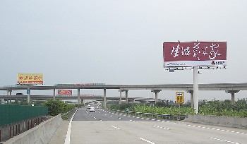 京沪高速临沂段单立柱